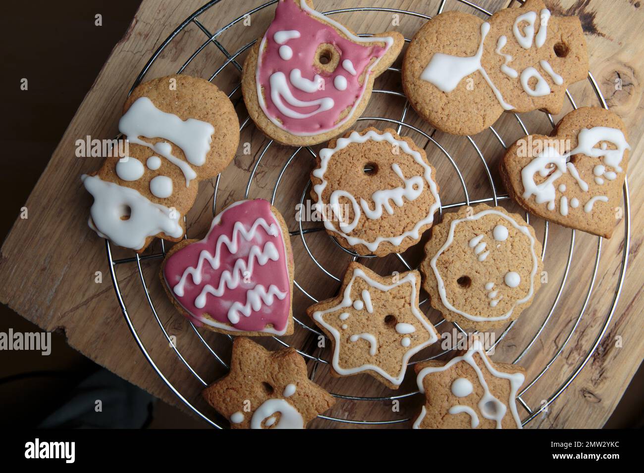 Nahaufnahme von hausgemachten Weihnachtskeksen Stockfoto