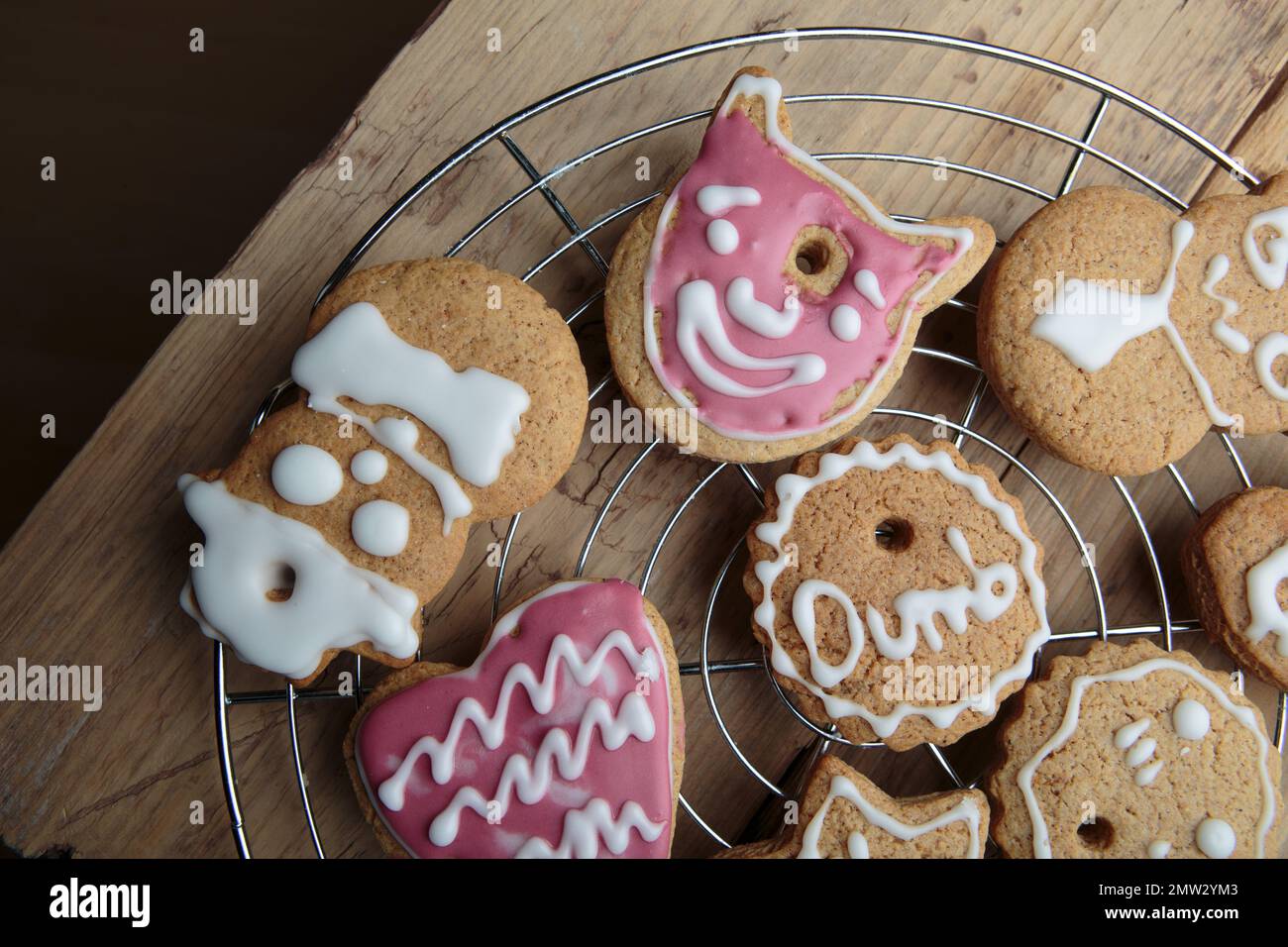 Nahaufnahme von hausgemachten Weihnachtskeksen Stockfoto