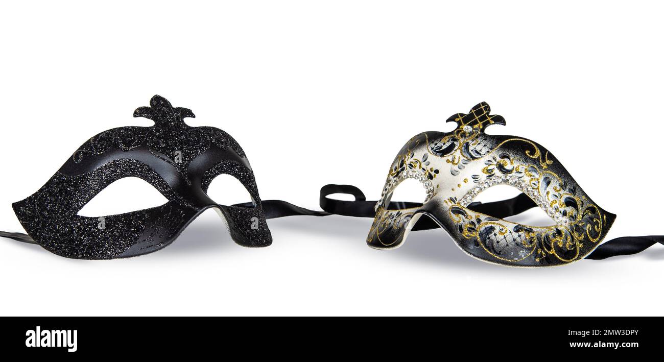Maskenball- und Karnevalskonzept mit zwei verschiedenen luxuriösen venezianischen Masken, isoliert auf weißem Hintergrund. Stockfoto