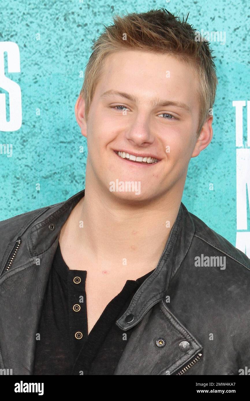 Alexander Ludwig bei den MTV Movie Awards 2012 im Gibson Amphitheatre. Los Angeles, Kalifornien. 3. Juni 2012 . Stockfoto