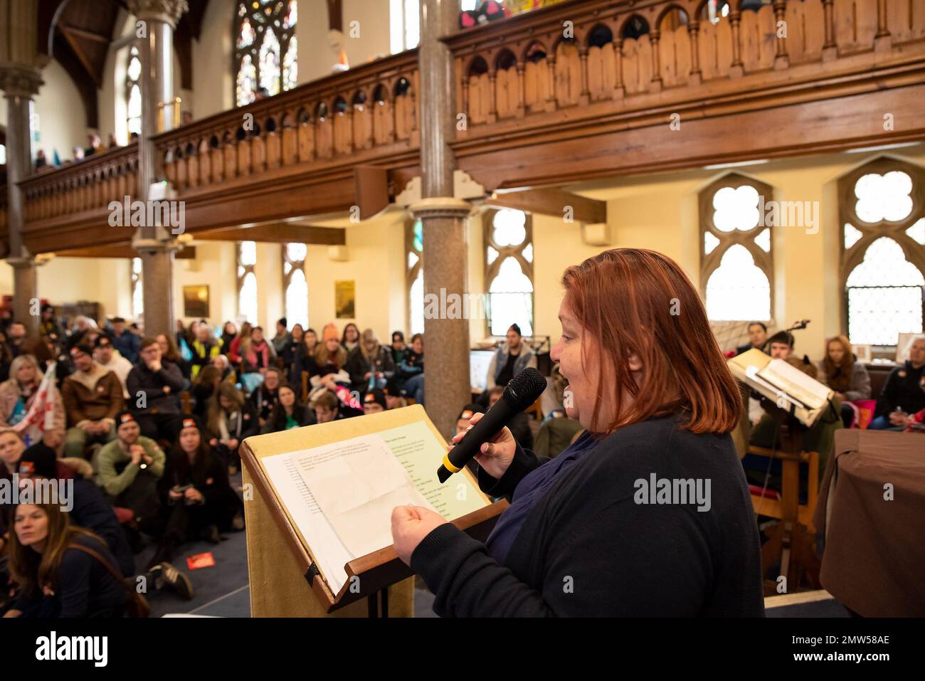 Oxford, Großbritannien. Februar 1. 2023. Die gut unterstützte National Education Union Rally und marsch in Oxford. Anhänger und Mitglieder versammelten sich in der Wesley Memorial Church und marschierten dann durch Oxford City zur Broad Street. Die Lehrer suchten nach einer vollständig finanzierten Inflationsauszeichnung, und man glaubte, dass ihre Aktion 347 Schulen im Bezirk betreffen würde. Ähnliche Kundgebungen fanden in ganz England statt. Kredit: Stephen Bell/Alamy Live News Stockfoto