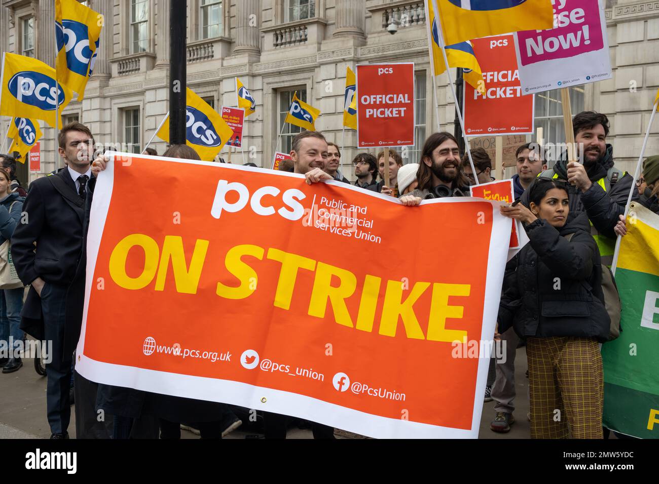 London, England, Großbritannien 01/02/2023 der größte Streik seit zehn Jahren findet in Großbritannien statt, mit 100.000 zu Fuß und rund 30.000 auf den Straßen Londons. Zu den Teilnehmern zählten Mary Bousted von der National Education Union, Mick Lynch und Jeremy Corbyn Stockfoto