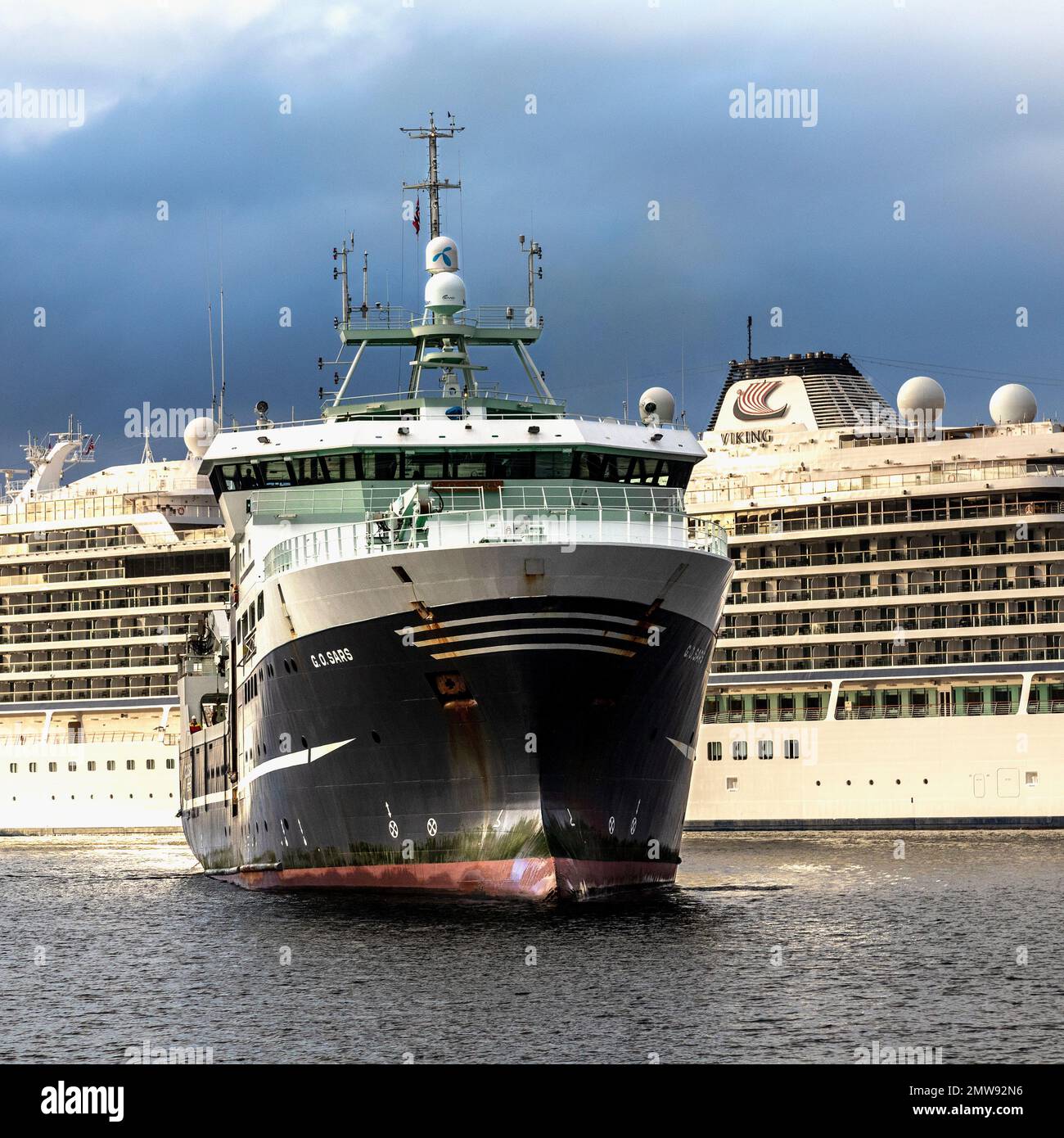 Forschungsschiff G.O.SARS, das im Hafen von Bergen, Norwegen ankommt. Stockfoto