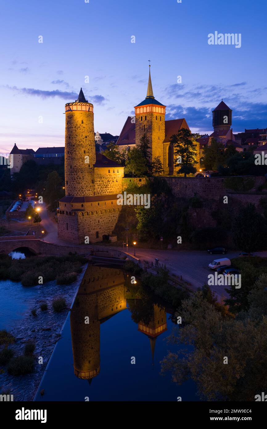 Bautzen, Türme der Stadt zur blauen Stunde Stockfoto