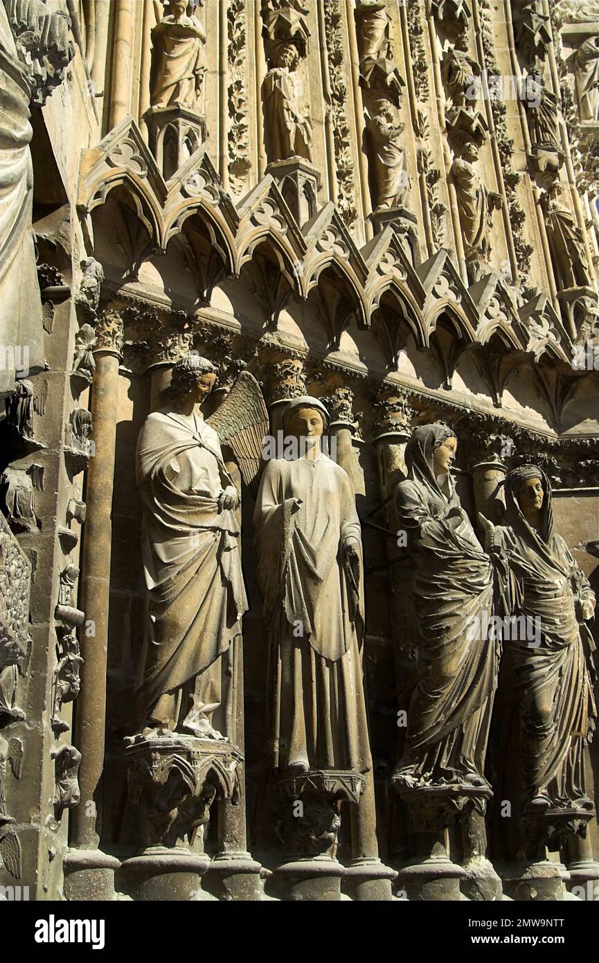 Reims, Francja, Frankreich, Cathédrale Notre-Dame, Außenansicht der Kathedrale unserer Lieben Frau, westliche Fassade, Hauptportal (Fragment) Stockfoto