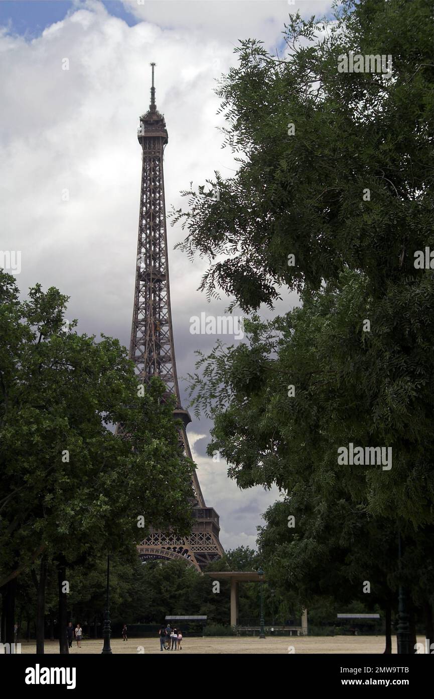 Paryż, Paris, Francja, Frankreich, Eiffelturm - allgemeine Ansicht; Eiffelturm - vue générale; Eiffelturm - Gesamtansicht; Wieża Eiffla; 艾菲爾鐵塔 Stockfoto