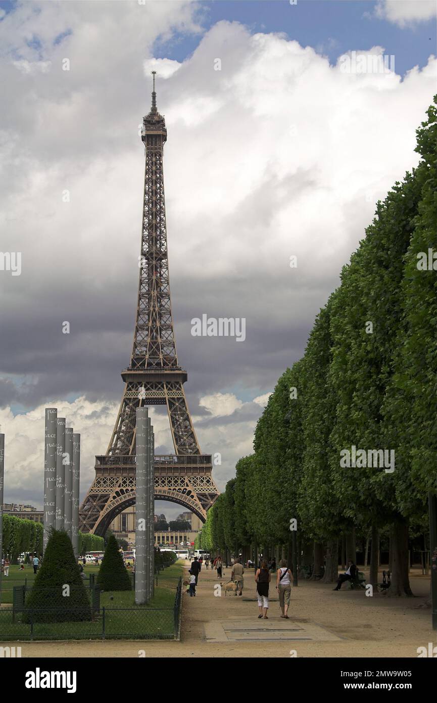 Paryż, Paris, Francja, Frankreich, Eiffelturm - allgemeine Ansicht; Eiffelturm - vue générale; Eiffelturm - Gesamtansicht; Wieża Eiffla; 艾菲爾鐵塔 Stockfoto