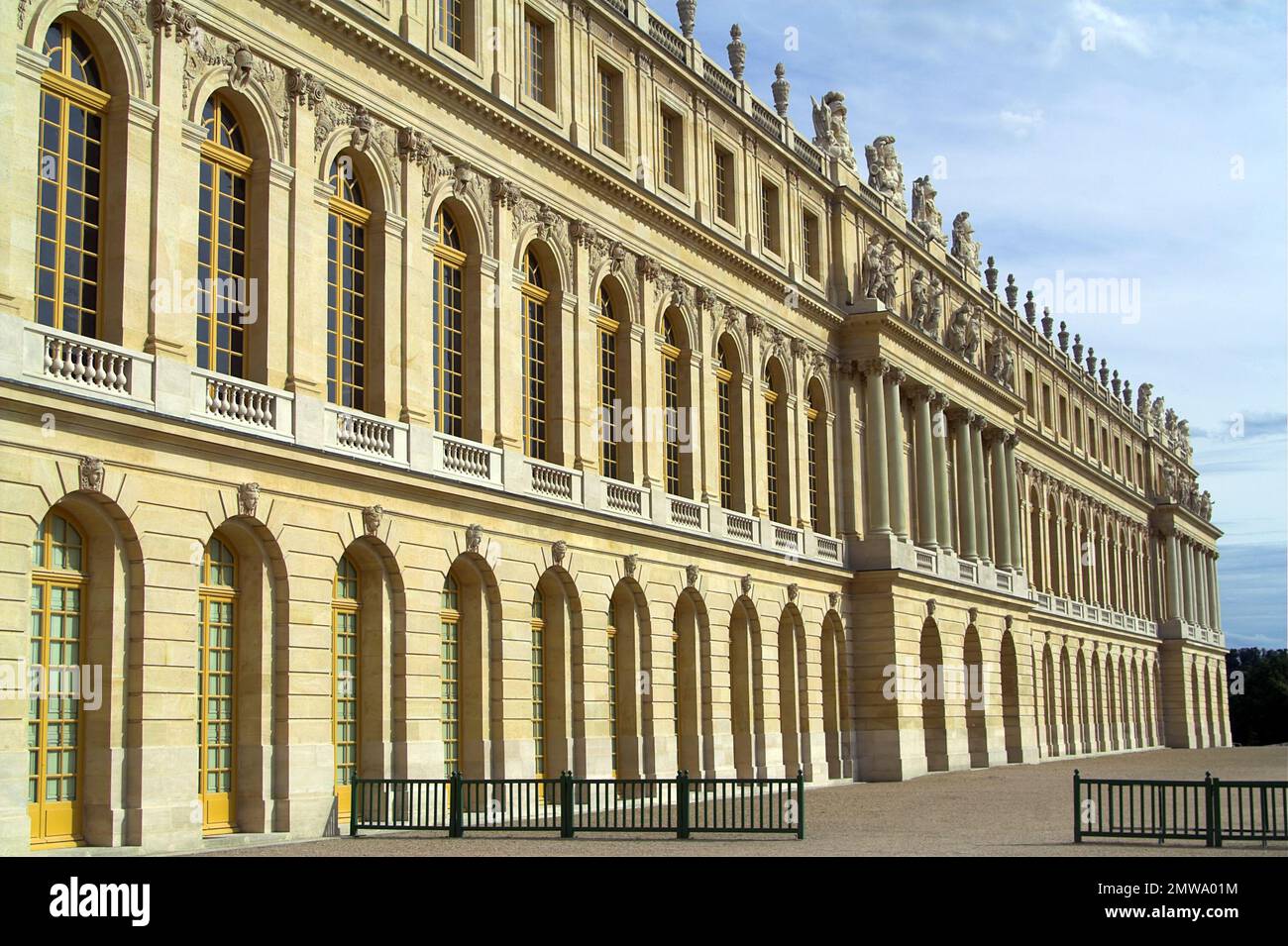 Wersal, Versailles, Francja, Frankreich, Die Fassade des Palastes von der Gartenseite. Die Fassade des Schlosses von der Gartenseite. Fasada Stockfoto
