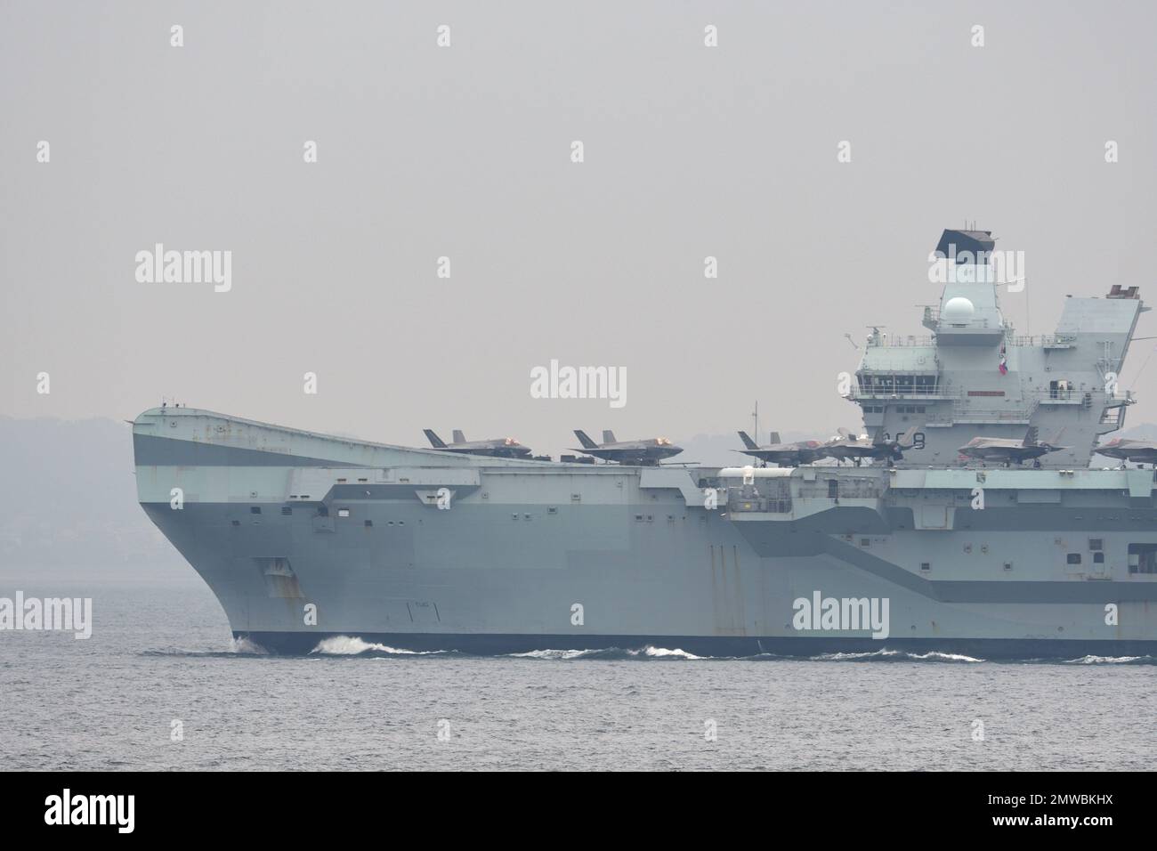 Präfektur Kanagawa, Japan - 04. September 2021: Royal Navy HMS Queen Elizabeth (R08), Flugzeugträger der Queen Elizabeth-Klasse. Stockfoto