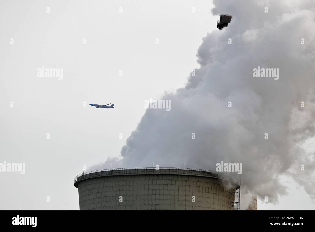 A passenger airliner flies past - A Passenger Airliner Flies Past Steam And White Smoke Emitted From A Coal Fired Power Plant In Beijing Tuesday Feb 28 2017 Chinas Consumption Of Coal Fell In 2016 For A Third Year In A Row Official Data Showed Tuesday As The Worlds Top Polluter Increasingly Grapples With Its Massive Pollution Challenges Ap Photoandy Wong 2mwc0h6 