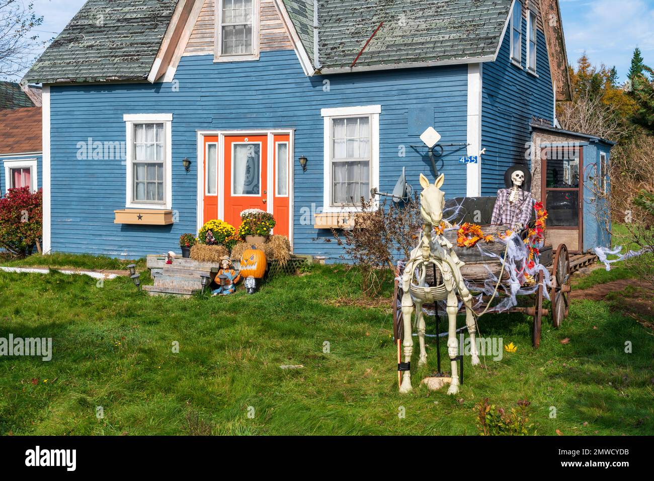 Ein Halloween-Skelett auf einem Buggy in der Nähe von Dipper Harbour, New Brunswick, kanada. Stockfoto