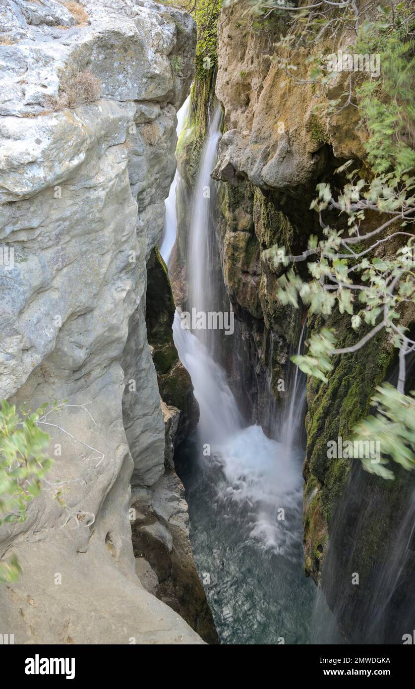 Wasserfall, Kourtaliotiko-Schlucht, Kreta, Griechenland Stockfoto