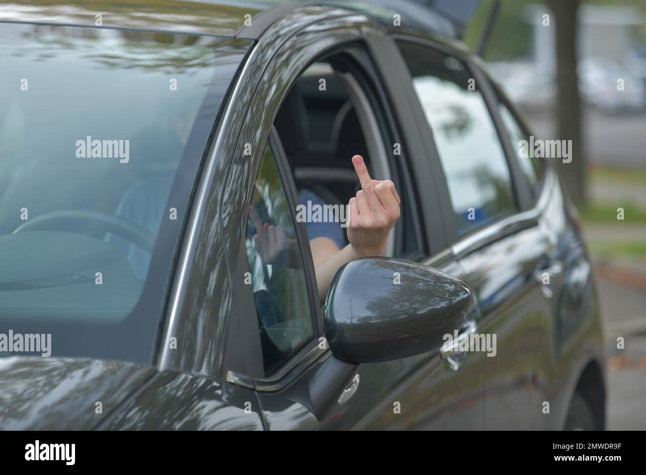 Symbolfoto, Beleidigung, stinkender Finger, Autofahrer Stockfoto