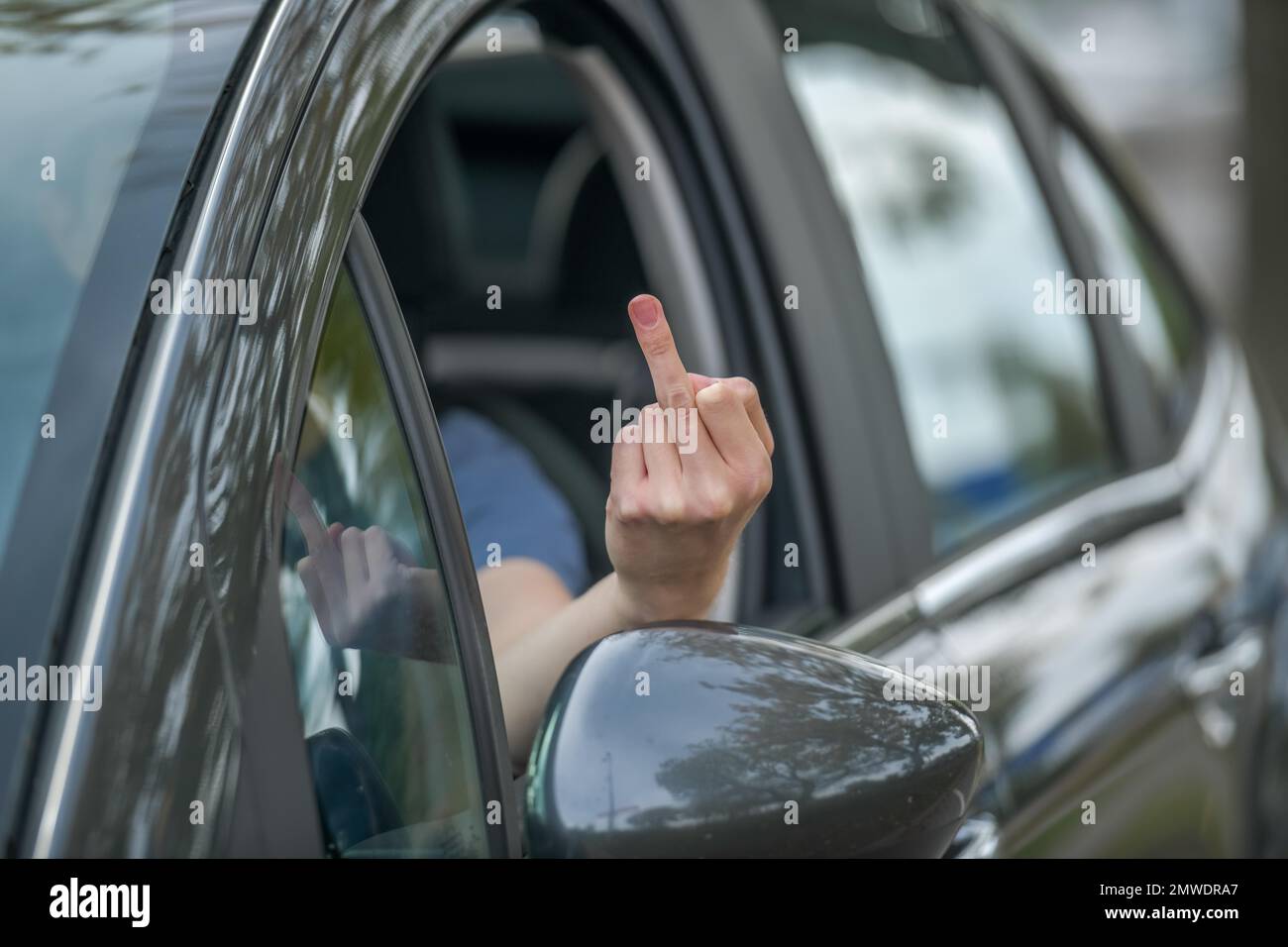 Symbolfoto, Beleidigung, stinkender Finger, Autofahrer Stockfoto