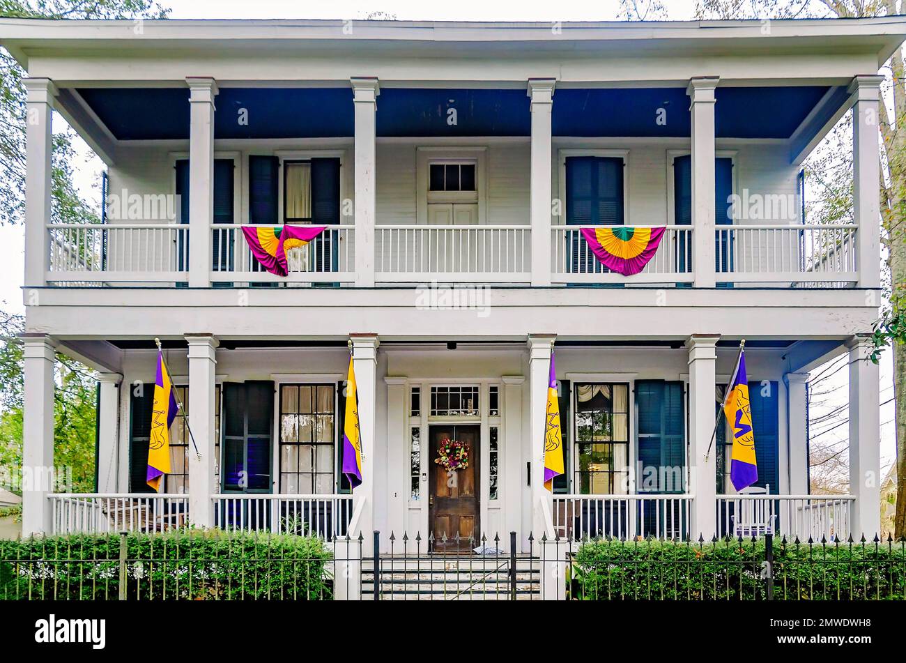 Ein Haus ist dekoriert für Mardi Gras auf der Palmetto Street, 30. Januar 2023, in Mobile, Alabama. Stockfoto