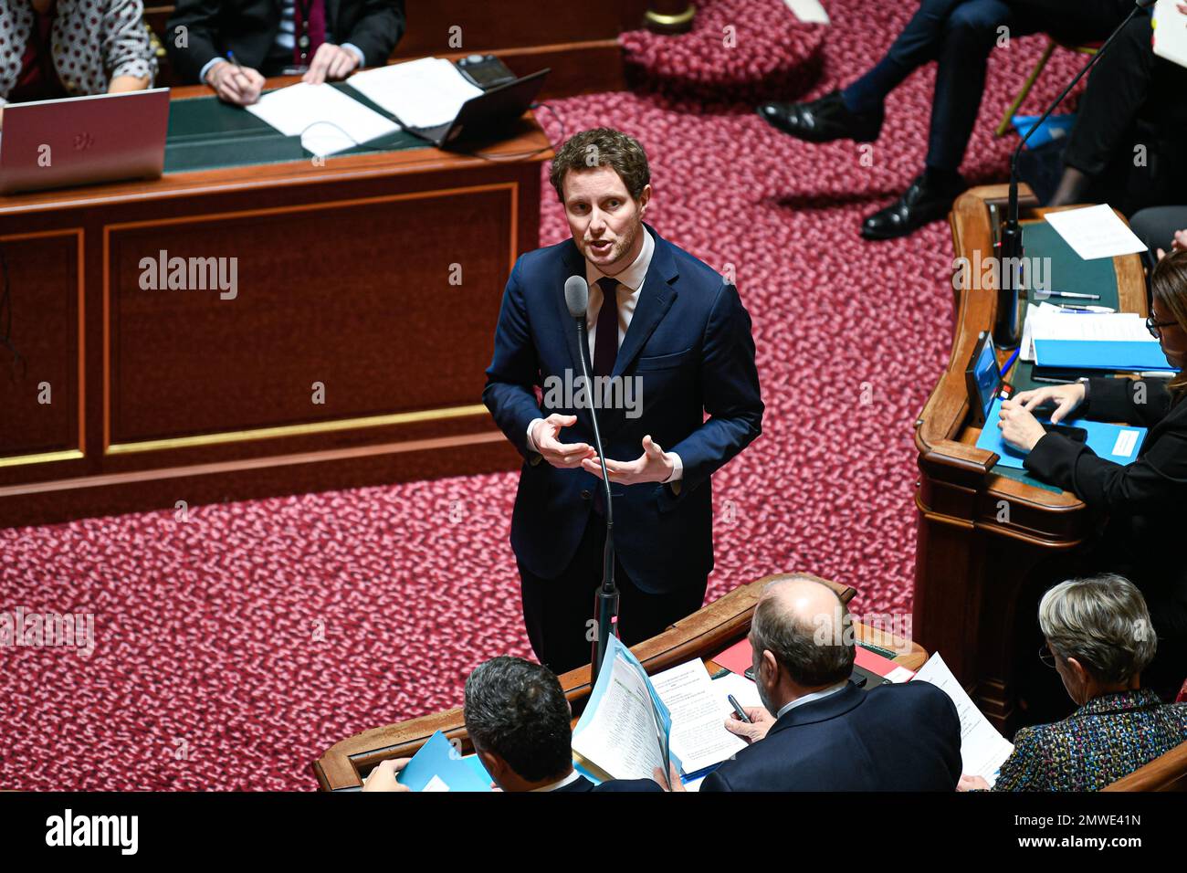 Paris, Frankreich, am 1. Februar 2023. Französischer Nachwuchsminister für Verkehr, Clement Beaune, anlässlich einer Fragestunde an die Regierung im französischen Senat (Palais du Luxembourg) am 1. Februar 2023 in Paris, Frankreich. Foto: Victor Joly/ABACAPRESS.COM Stockfoto