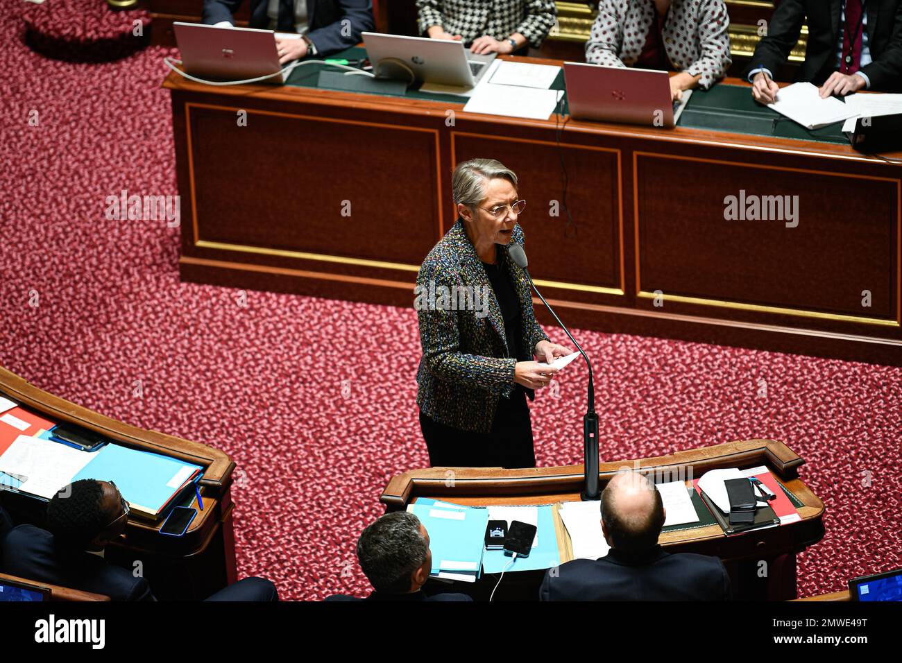 Paris, Frankreich, am 1. Februar 2023. Premierministerin Elisabeth hat während einer Fragestunde an die Regierung im französischen Senat (Palais du Luxembourg) am 1. Februar 2023 in Paris, Frankreich, gesprochen. Foto: Victor Joly/ABACAPRESS.COM Stockfoto