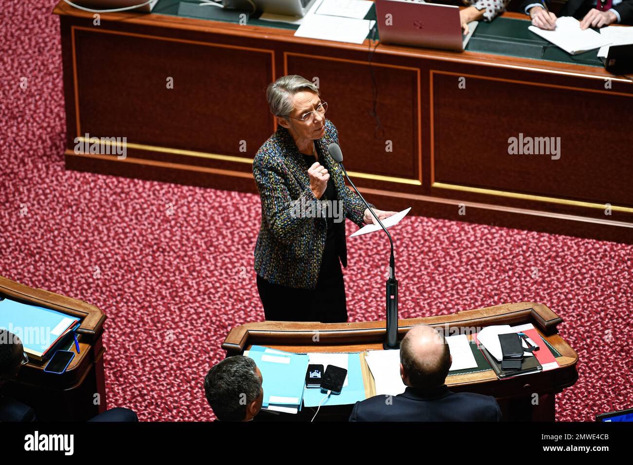 Paris, Frankreich, am 1. Februar 2023. Premierministerin Elisabeth hat während einer Fragestunde an die Regierung im französischen Senat (Palais du Luxembourg) am 1. Februar 2023 in Paris, Frankreich, gesprochen. Foto: Victor Joly/ABACAPRESS.COM Stockfoto