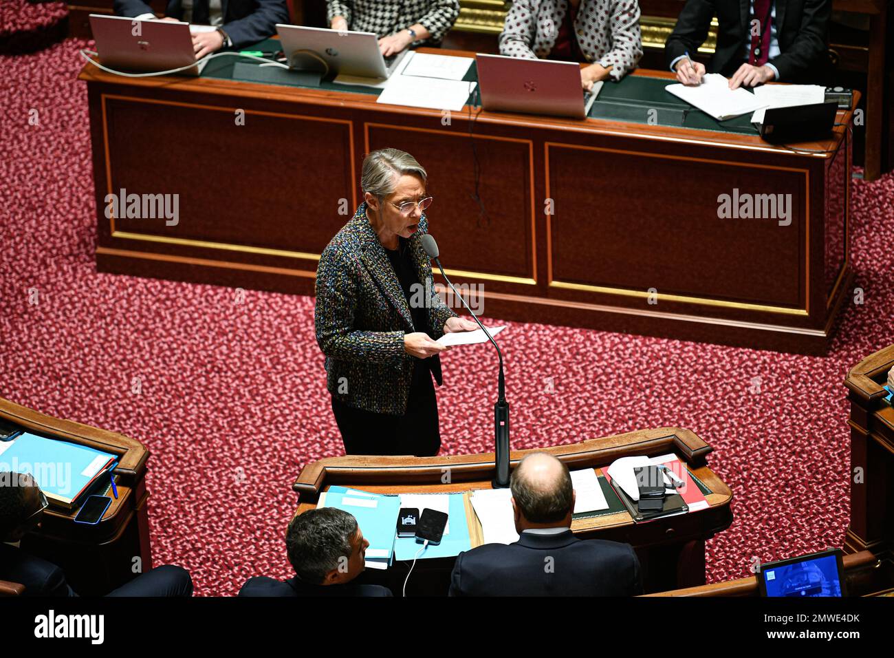 Paris, Frankreich, am 1. Februar 2023. Premierministerin Elisabeth hat während einer Fragestunde an die Regierung im französischen Senat (Palais du Luxembourg) am 1. Februar 2023 in Paris, Frankreich, gesprochen. Foto: Victor Joly/ABACAPRESS.COM Stockfoto