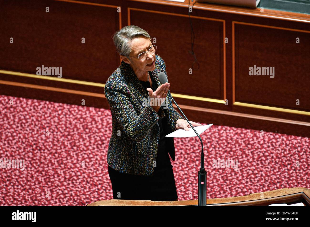 Paris, Frankreich, am 1. Februar 2023. Premierministerin Elisabeth hat während einer Fragestunde an die Regierung im französischen Senat (Palais du Luxembourg) am 1. Februar 2023 in Paris, Frankreich, gesprochen. Foto: Victor Joly/ABACAPRESS.COM Stockfoto