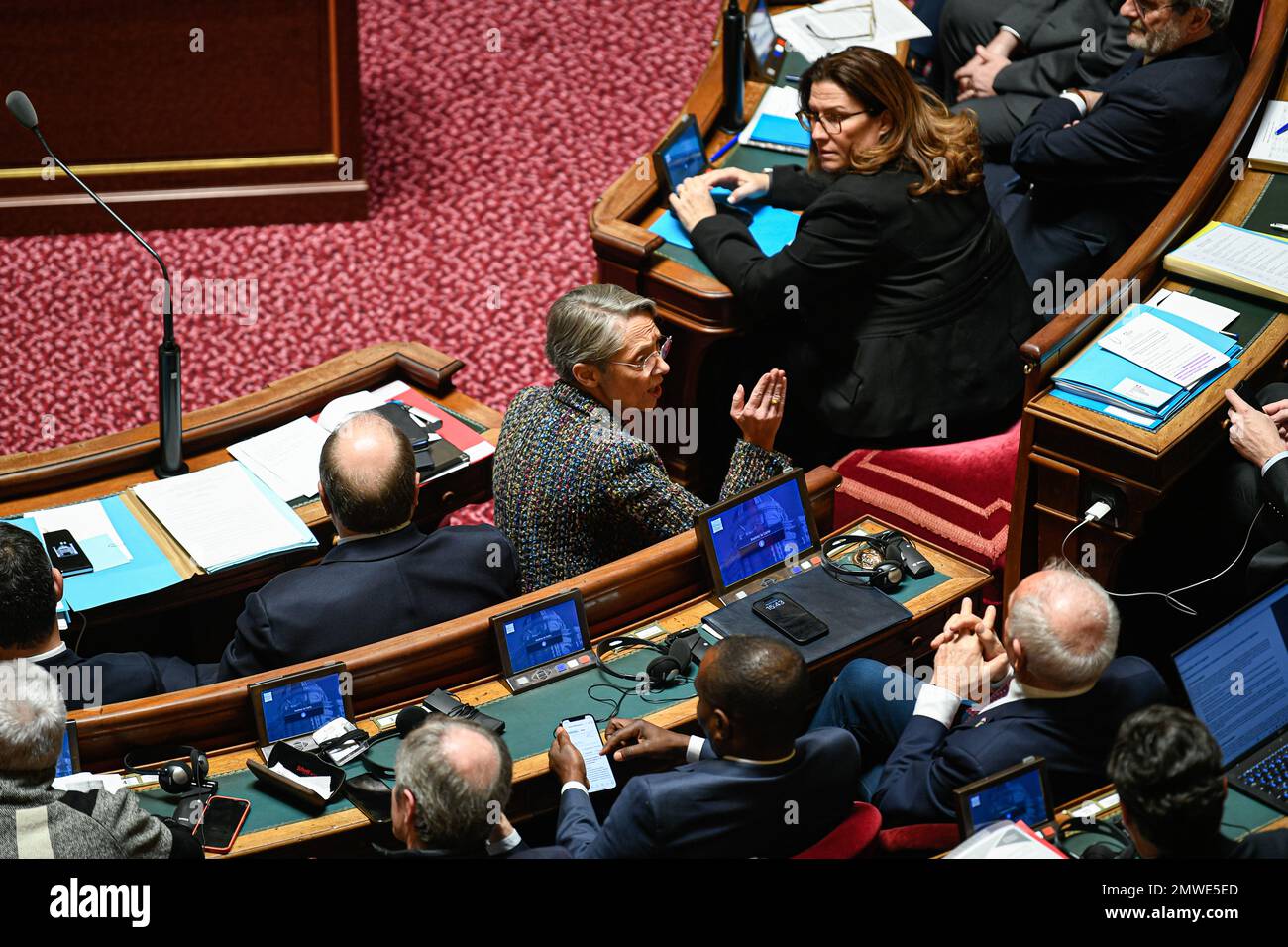 Paris, Frankreich, am 1. Februar 2023. Premierministerin Elisabeth hat während einer Fragestunde an die Regierung im französischen Senat (Palais du Luxembourg) am 1. Februar 2023 in Paris, Frankreich, gesprochen. Foto: Victor Joly/ABACAPRESS.COM Stockfoto