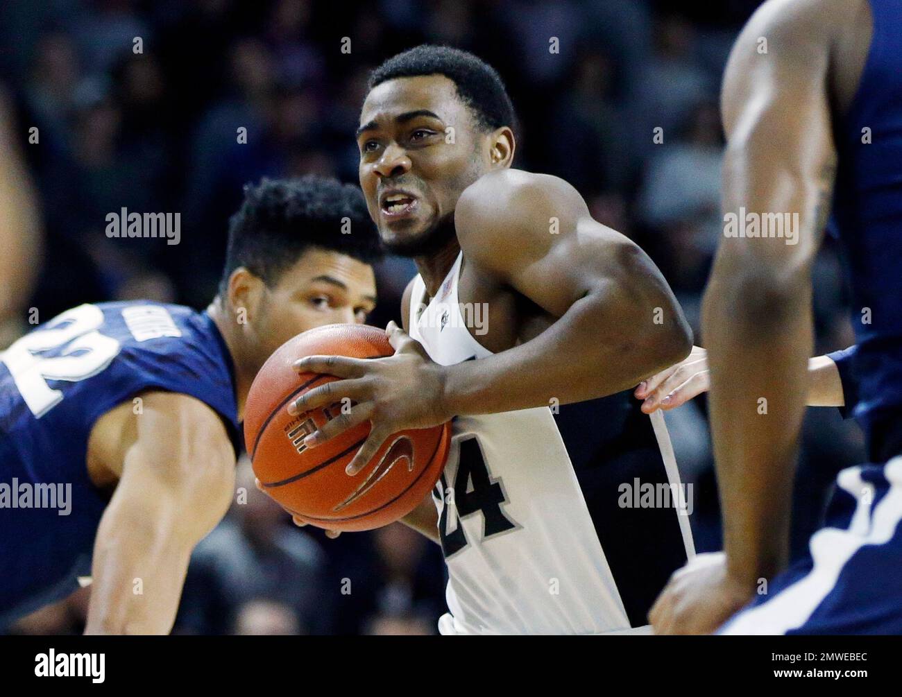 Providence's Kyron Cartwright (24) drives past Xavier's Kaiser Gates (22) during the first half of an NCAA college basketball game in Providence, R.I., Wednesday, Feb. 15, 2017. (AP Photo/Michael Dwyer) Stockfoto