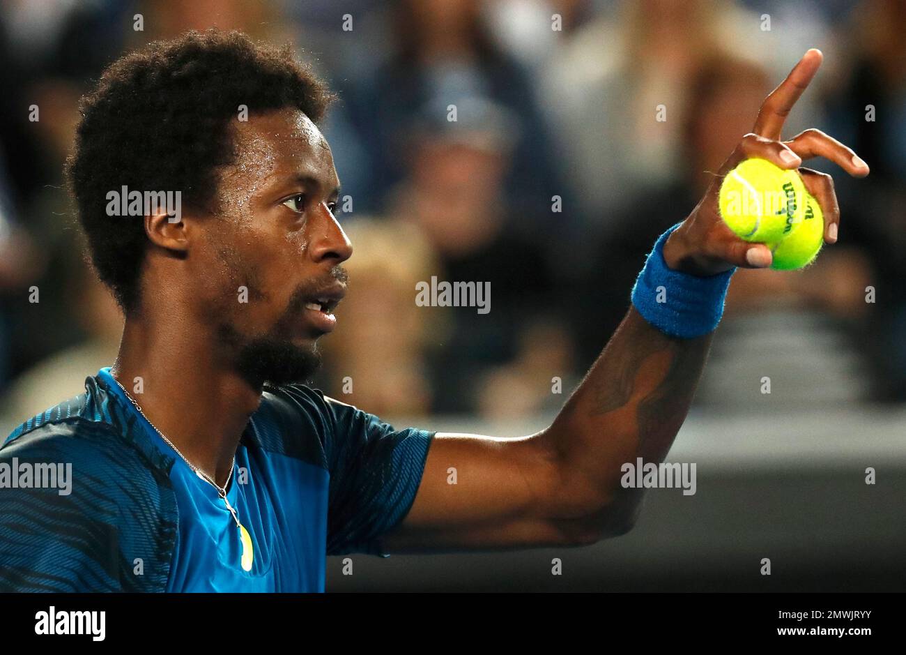 France's Gael Monfils gestures as he prepares to serve to Germany's Philipp Kohlschreiber during their third round match at the Australian Open tennis championships in Melbourne, Australia, Saturday, Jan. 21, 2017. (AP Photo/Kin Cheung) Stockfoto