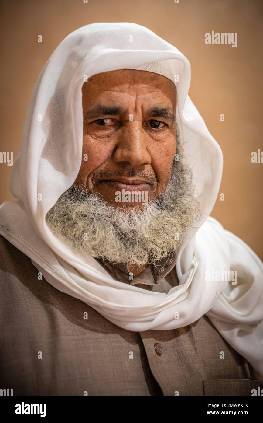 Porträt eines ägyptischen Mannes im Dorf Tunis, Qarun-See, Ägypten Stockfoto