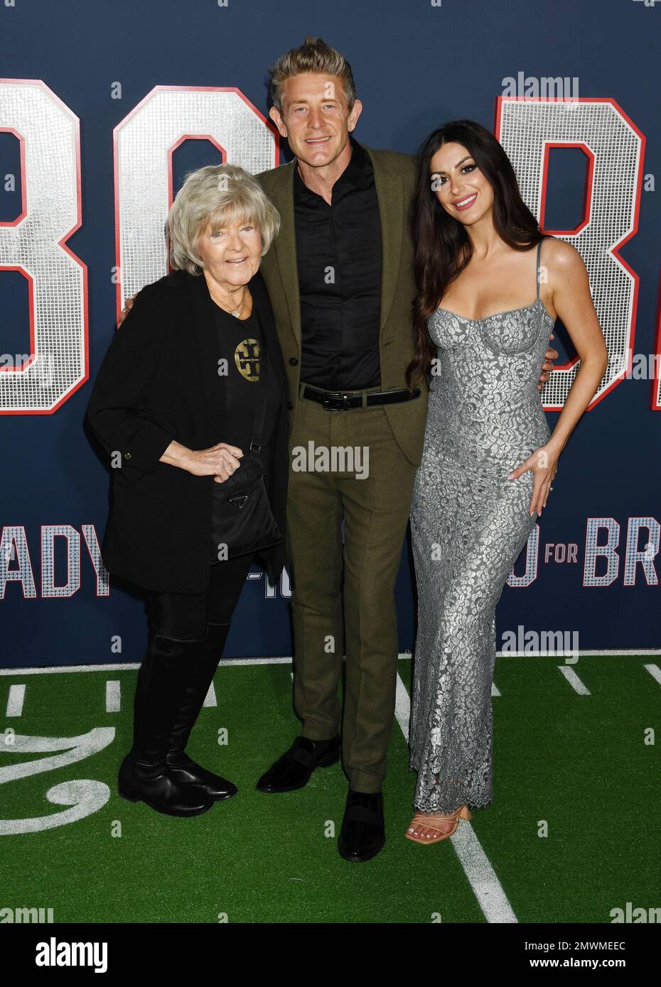 LOS ANGELES, KALIFORNIEN - 31. JANUAR: (L-R) Lorraine Nash, Jason Nash und Nivine Jay nehmen an der Los Angeles Premiere von Paramount Pictures' Teil Stockfoto