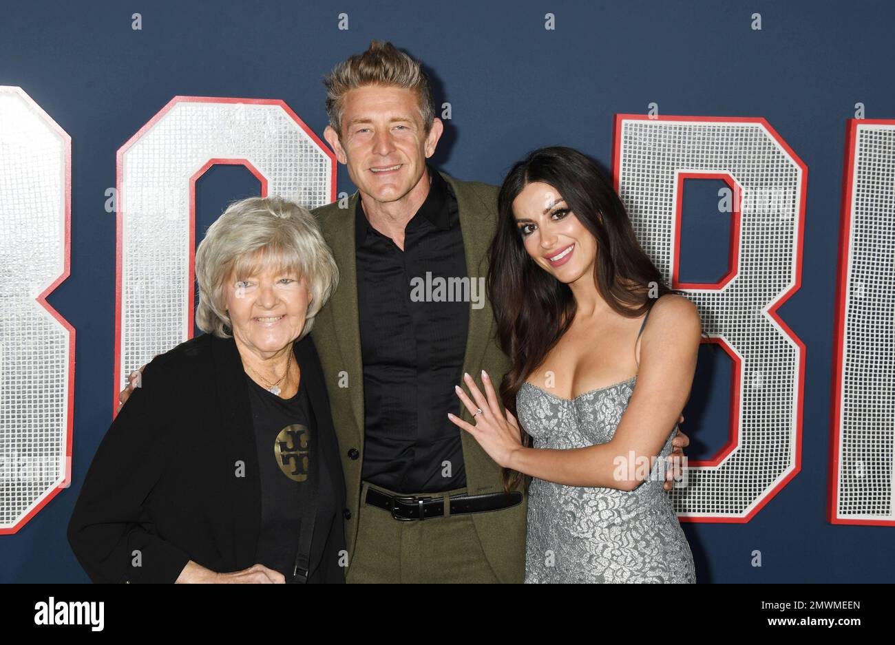 LOS ANGELES, KALIFORNIEN - 31. JANUAR: (L-R) Lorraine Nash, Jason Nash und Nivine Jay nehmen an der Los Angeles Premiere von Paramount Pictures' Teil Stockfoto