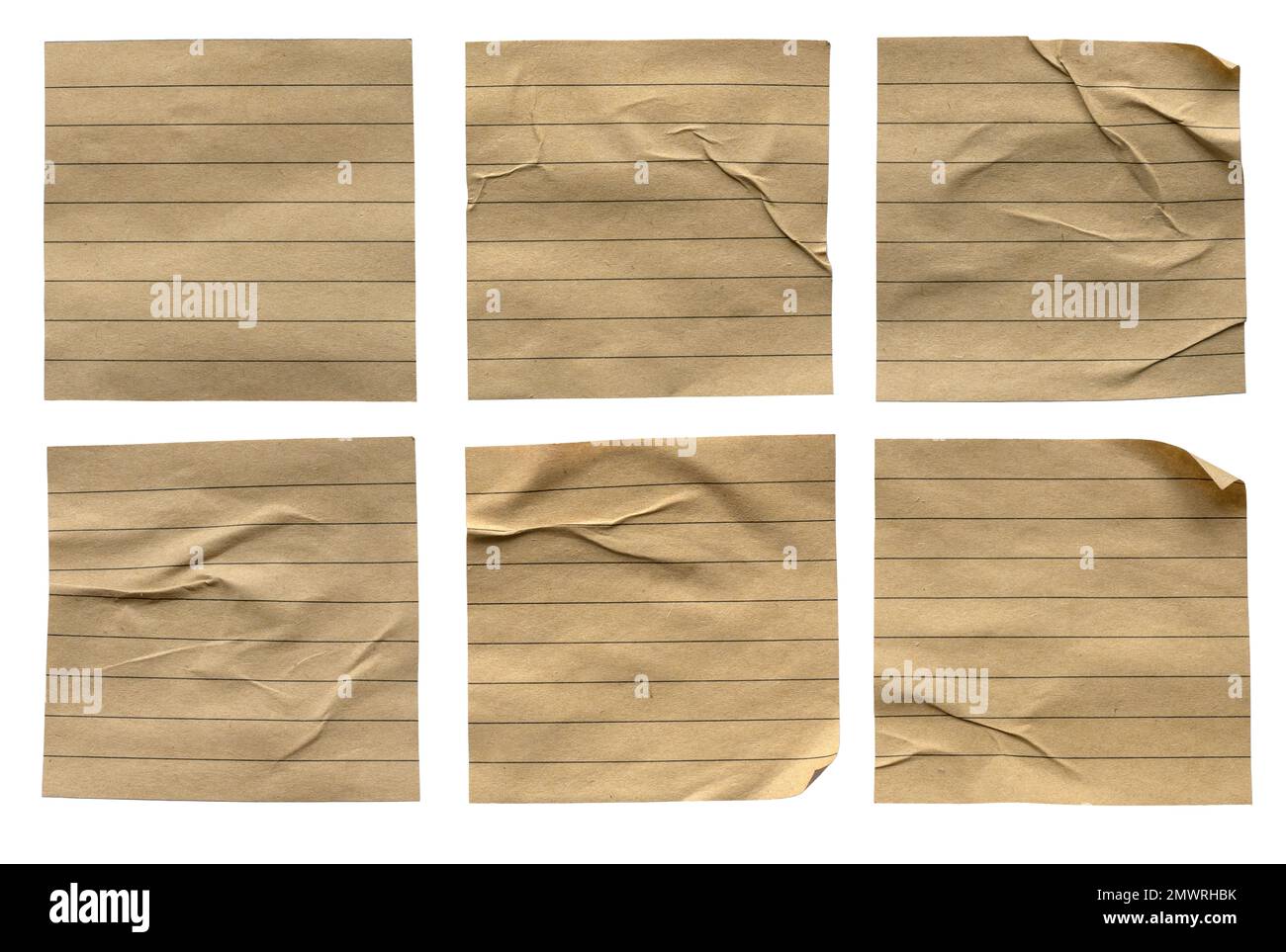 Gerade Linie Papiersammlung in Memo-Größe braun zerknittert, zerknittert und isoliert auf weißem Hintergrund geklebt. Stockfoto