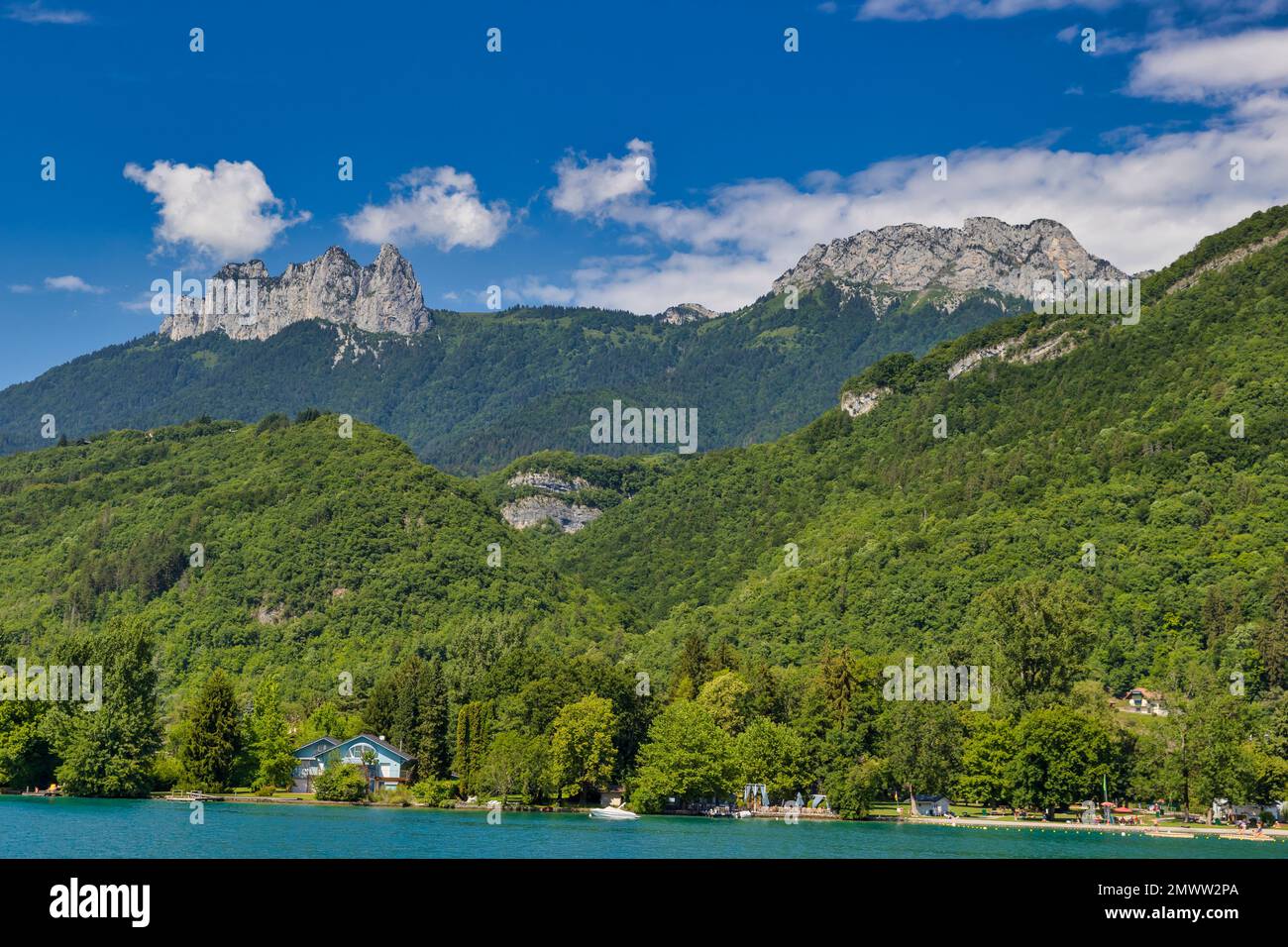 Lake Annecy mit La Tournette im Hintergrund, Frankreich Stockfoto