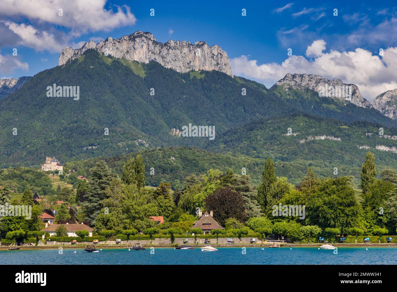 Lake Annecy mit La Tournette im Hintergrund, Frankreich Stockfoto