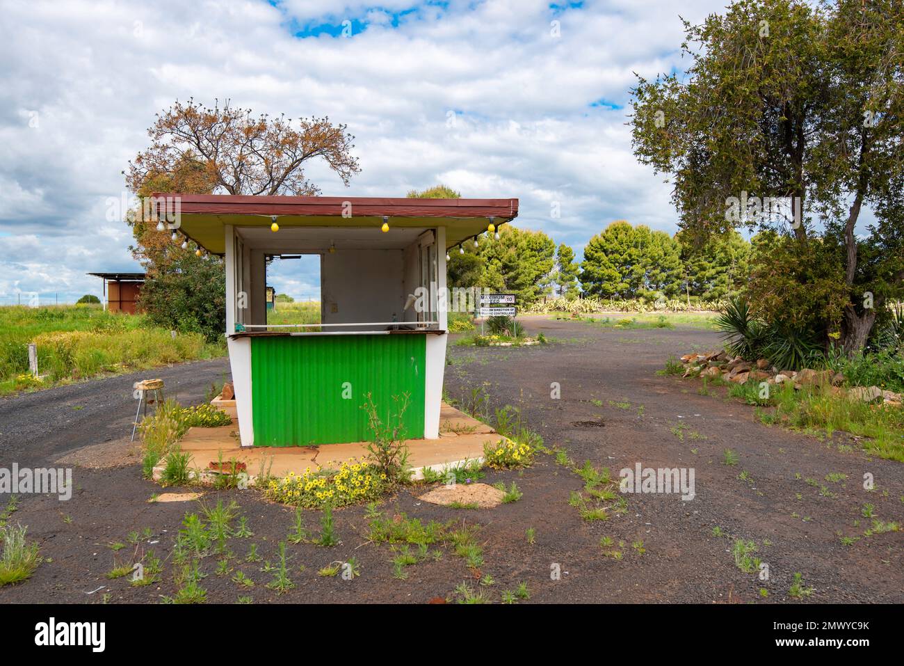 Das ehemalige Westview Drive-in in Dubbo im Westen von New South Wales, Australien, wurde an dem Tag im September 2022 aufgenommen, als die Scheibe demontiert wurde Stockfoto