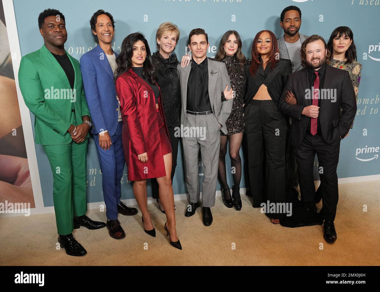 Los Angeles, USA. 01. Februar 2023. (L-R) Sam Richardson, Danny Pudi, Ayden Mayeri, Julie Hagerty, Dave Franco, Alison Brie, Kiersey Clemons, Haley Joel Osment, Jay Ellis und Zoe Chao bei DER Premiere "JEMAND, DEN ich KANNTE" von Los Angeles, die am Mittwoch, den 1. Februar 2023, im Culver Theater in Culver City, Kalifornien, stattfindet. (Foto: Sthanlee B. Mirador/Sipa USA) Guthaben: SIPA USA/Alamy Live News Stockfoto