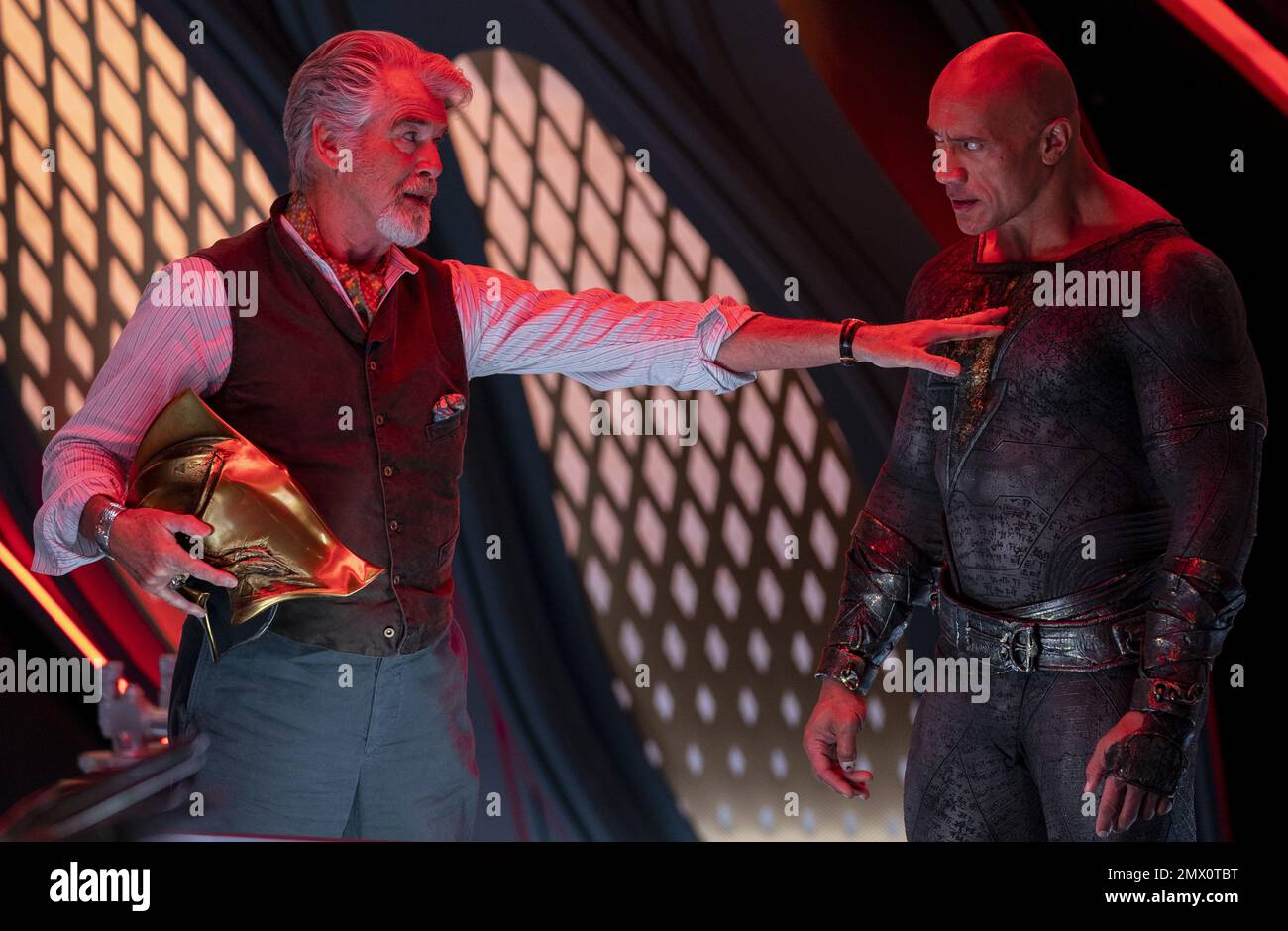 Black Adam Pierce Brosnan & Dwayne Johnson Stockfoto