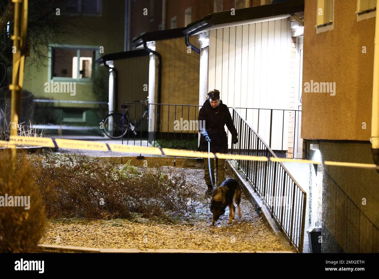 Nach einem Mordversuch im Bezirk Vimanshäll, Linköping, Schweden, wird am Mittwochabend ein Schussverletzter im Krankenhaus behandelt. Stockfoto