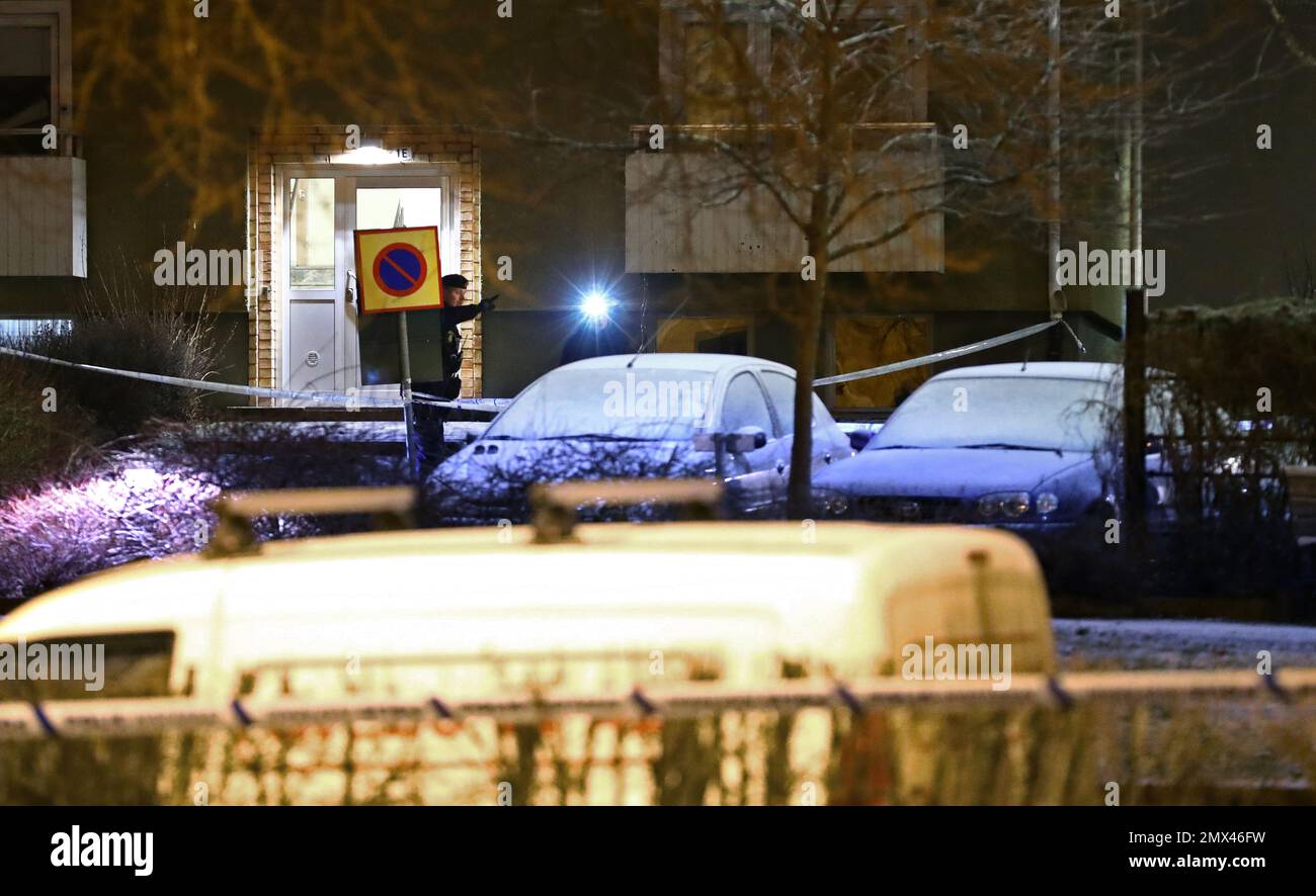 Linköping, Schweden. 2., Februar 2023. Nach einem Mordversuch im Bezirk Vimanshäll, Linköping, Schweden, wird am Mittwochabend ein Schussverletzter im Krankenhaus behandelt. Kredit: Jeppe Gustafsson/Alamy Live News Stockfoto