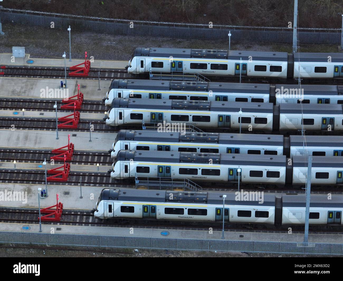 Peterborough, Großbritannien. 01. Februar 2023. Die Züge stehen in Peterborough, Cambs, auf Gleisen, da die nationalen Streikaktionen der Triebfahrzeuggewerkschaft ASLEF und der RMT bedeuten, dass heute oder Freitag, den 3. Februar, keine Züge verkehren werden. Auf der Hauptstrecke der Ostküste zwischen Peterborough und London verkehren in der Regel viele Pendler auf Thameslink- und LNER-Zügen. Kredit: Paul Marriott/Alamy Live News Stockfoto