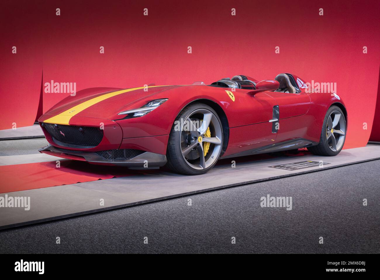 BRÜSSEL, BELGIEN – 26. DEZEMBER 2022: Ferrari Monza SP2 (Serie „Icona“) Stockfoto