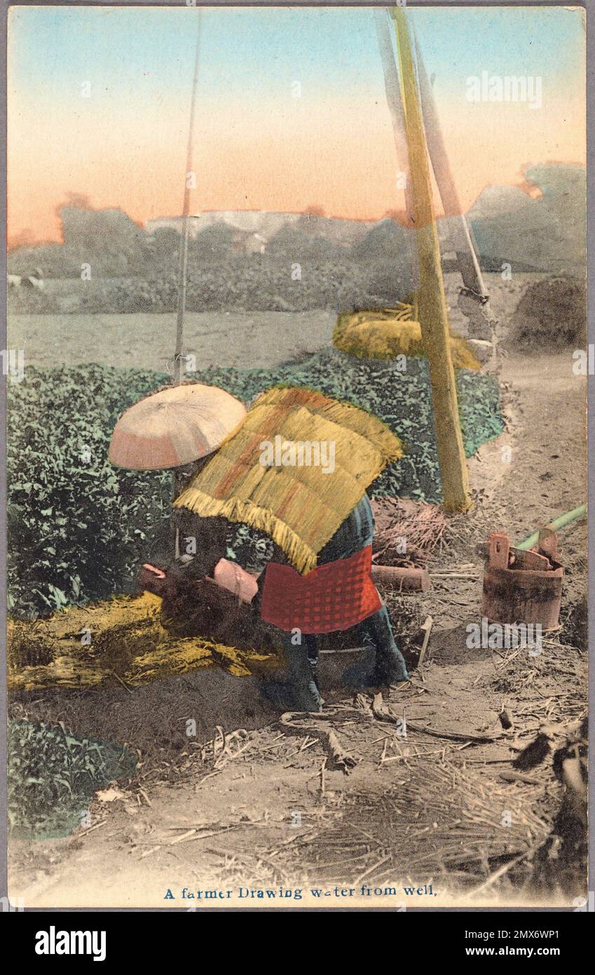Ein Bauer, der Wasser aus dem Brunnen zieht. Pacific Pursuit : Postcards Japan - Life. Ausstellungsdatum: 1900 - 1940 Ort: Made in Japan Herausgeber: s.n. Japanisch Stockfoto
