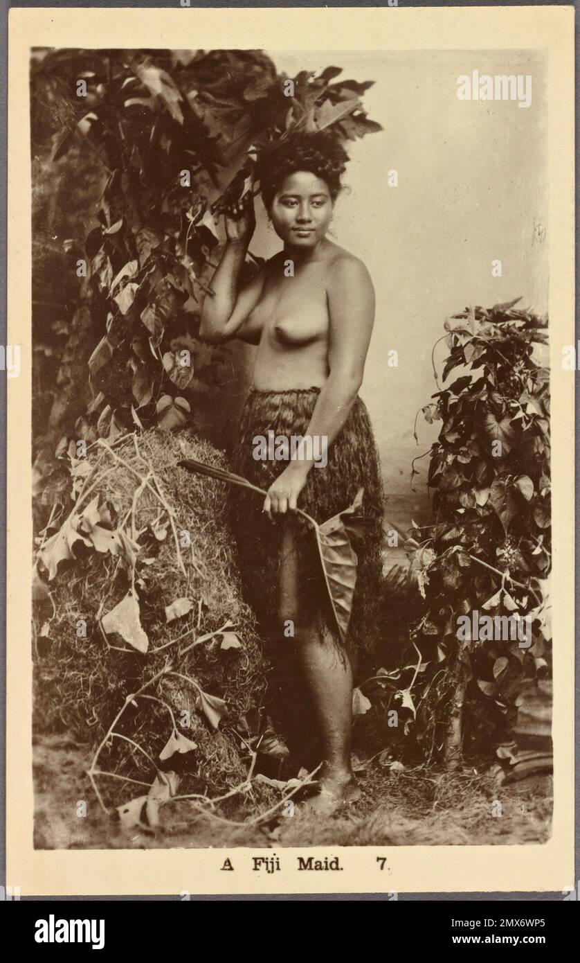 Ein Fidschi-Dienstmädchen. F. W. Caine (Herausgeber). Pacific Pursuit : Postkarten Fidschi. Ausstellungsdatum: Ca. 1913. Das Studio ist für Fidschis geeignet. Postkarten Stockfoto