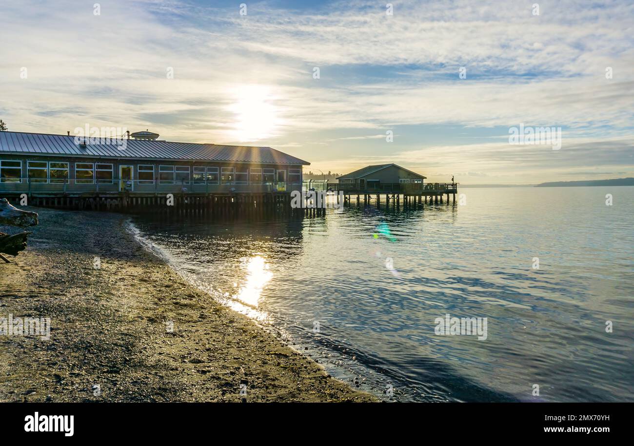Am Pier in Redondo Beach, Washington, herrscht eine trübe Sonne. Stockfoto