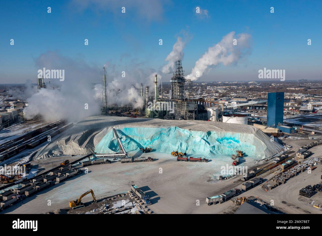 Detroit, Michigan – Salzhaufen im unterirdischen Salzbergwerk der Detroit Salt Company. Das Bergwerk produziert Steinsalz, vor allem für die Enteisung von Straßen, ab 1 Stockfoto