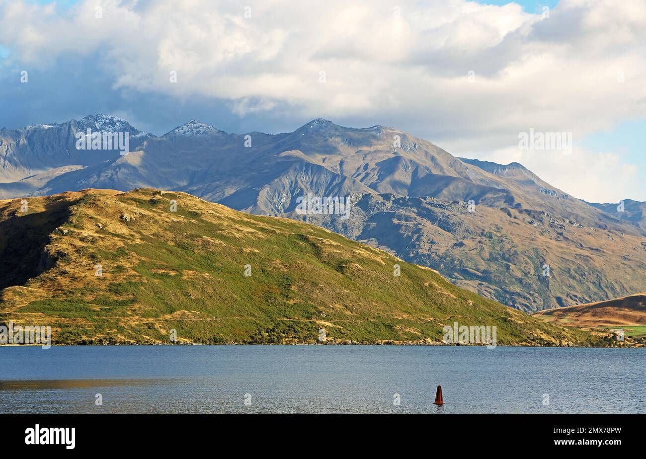 Berge am Lake Wanaka - Neuseeland Stockfoto