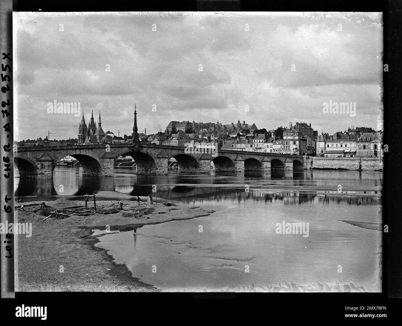 Blois, Frankreich Le Pont Jacques Gabriel und die Stadt, aus der Quai-Amédée-Konstante 1909 - Zentrum von Frankreich - Auguste Léon - (Juni) Stockfoto