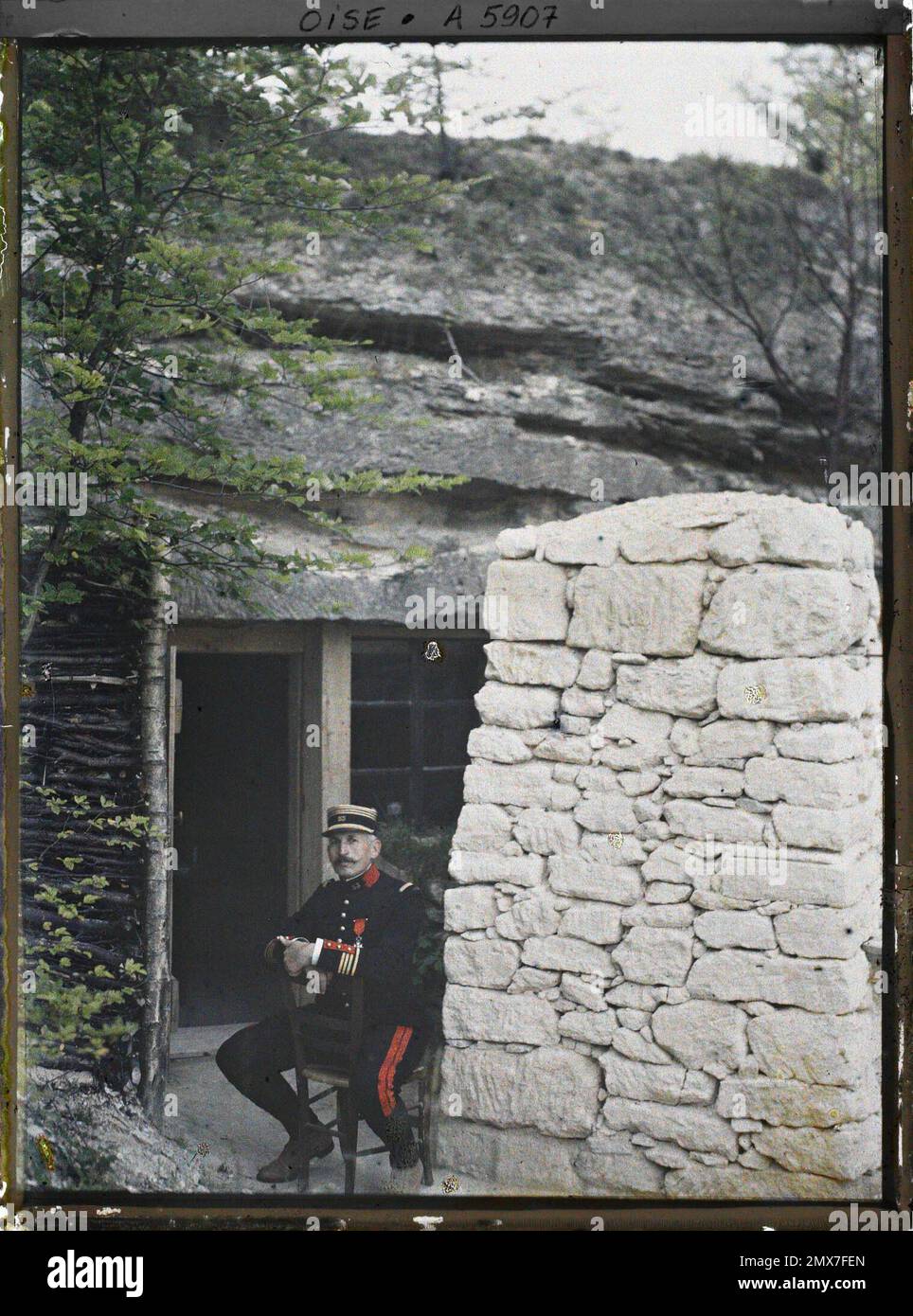 Mareuil-la-Motte, Oise, Picardie, France Commander Hetsech vor seinem Gourbi, 1915 - Picardie - Stéphane Passet Stockfoto