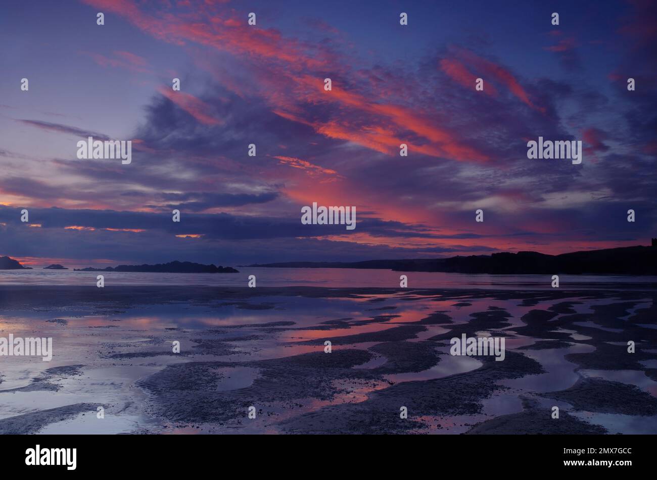 Sunset at Cymyran Beach, Anglesey, North Wales, Vereinigtes Königreich, Stockfoto