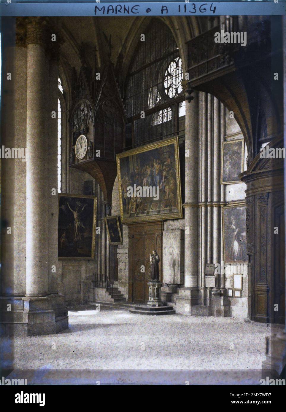 Reims, Marne, Champagne, Frankreich Uhr und Teil der Orgel der Kathedrale (linker Quer) , 1917 - Marne - Fernand Cuville (fotografischer Teil der Armeen) Stockfoto