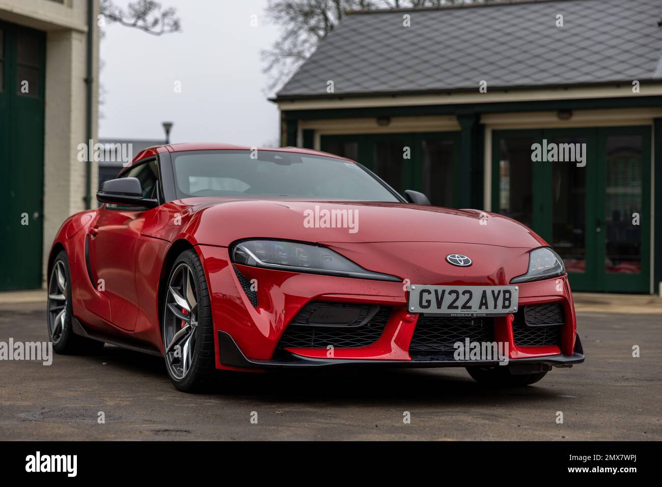 2022 Toyota Supra Pro, ausgestellt auf der japanischen Versammlung, die am 29. Januar 2023 im Bicester Heritage Centre stattfindet. Stockfoto